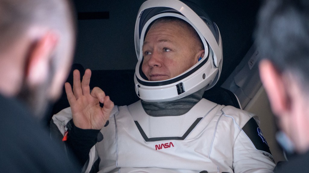 How do spacex rockets land? How do spacex rockets land?